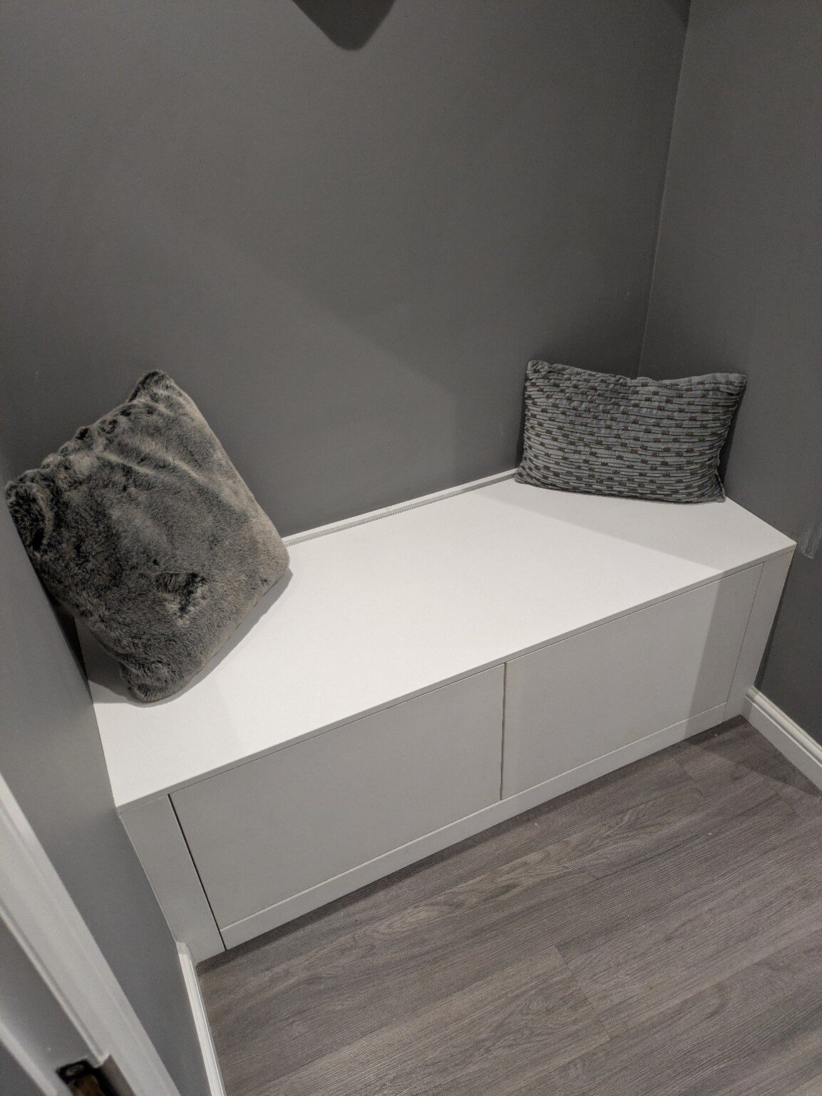 Made-to-measure storage bench